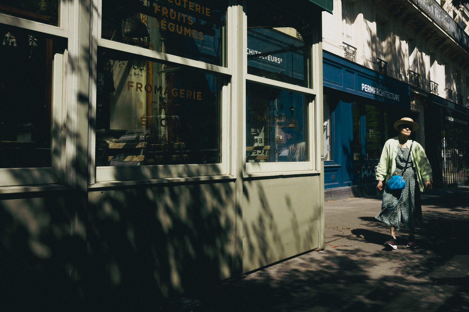 Des photographies en couleur, où les gens sont magnifiés par la lumière chaude du soleil