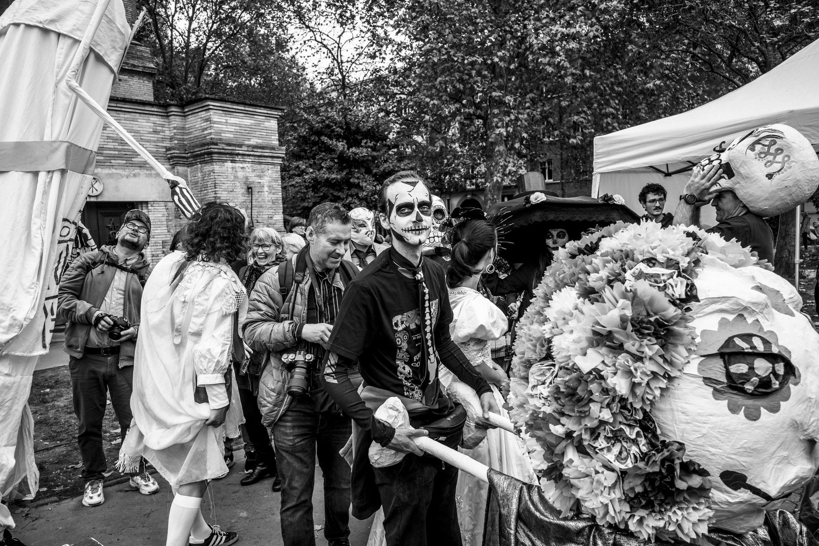Des photographies en couleur, où les gens sont magnifiés par la lumière chaude du soleil