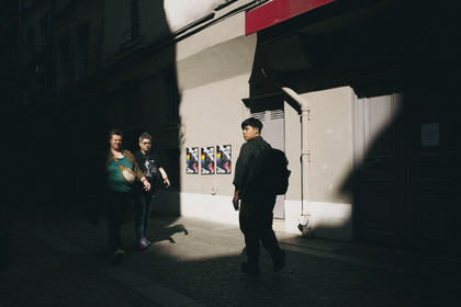 Des photographies en couleur, où les gens sont magnifiés par la lumière chaude du soleil