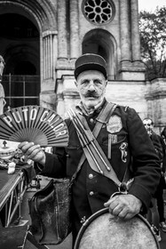 Des photographies en couleur, où les gens sont magnifiés par la lumière chaude du soleil