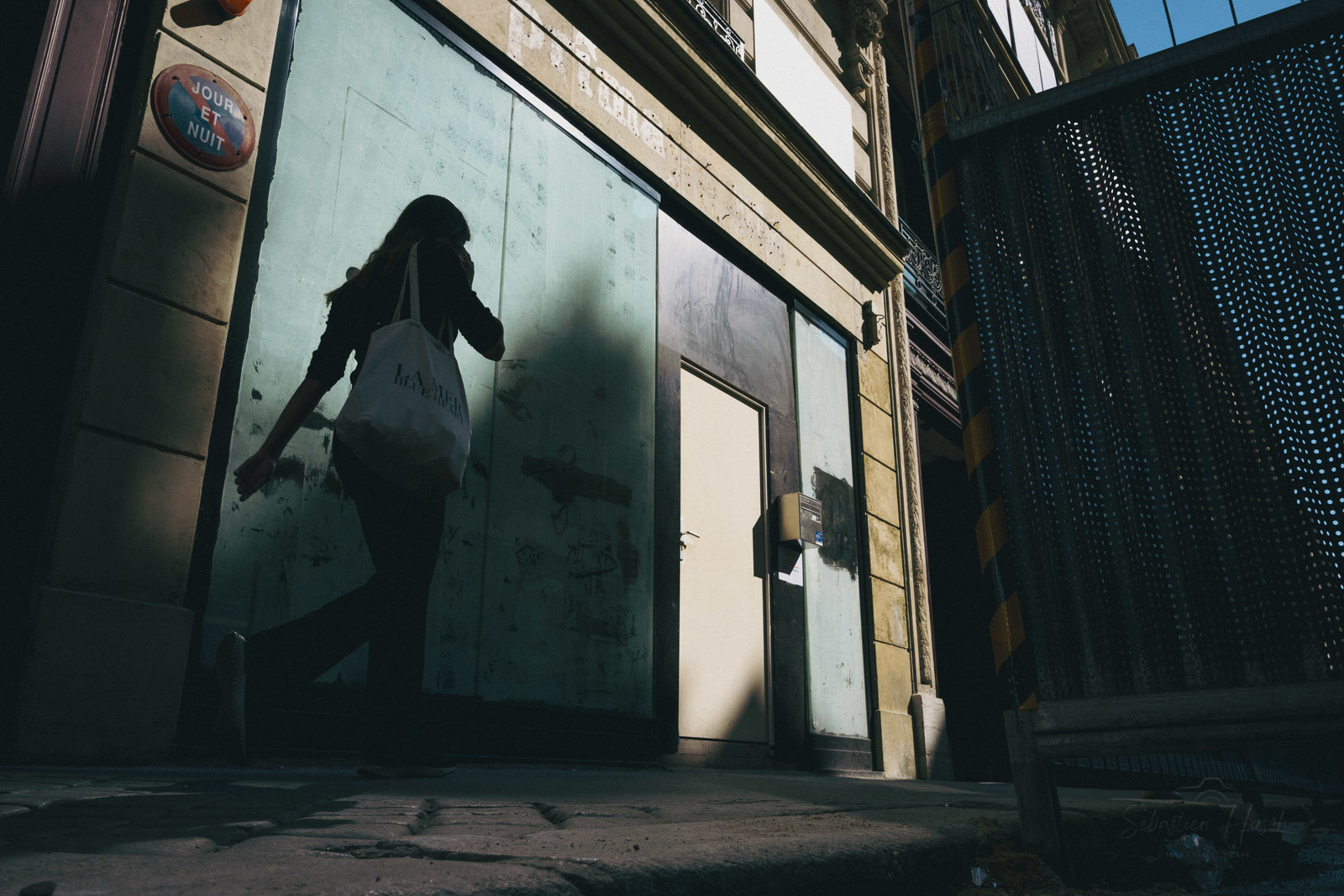 Des photographies en couleur, où les gens sont magnifiés par la lumière chaude du soleil