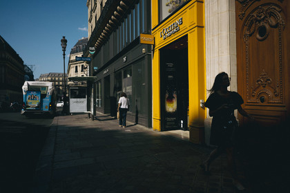 Des photographies en couleur, où les gens sont magnifiés par la lumière chaude du soleil
