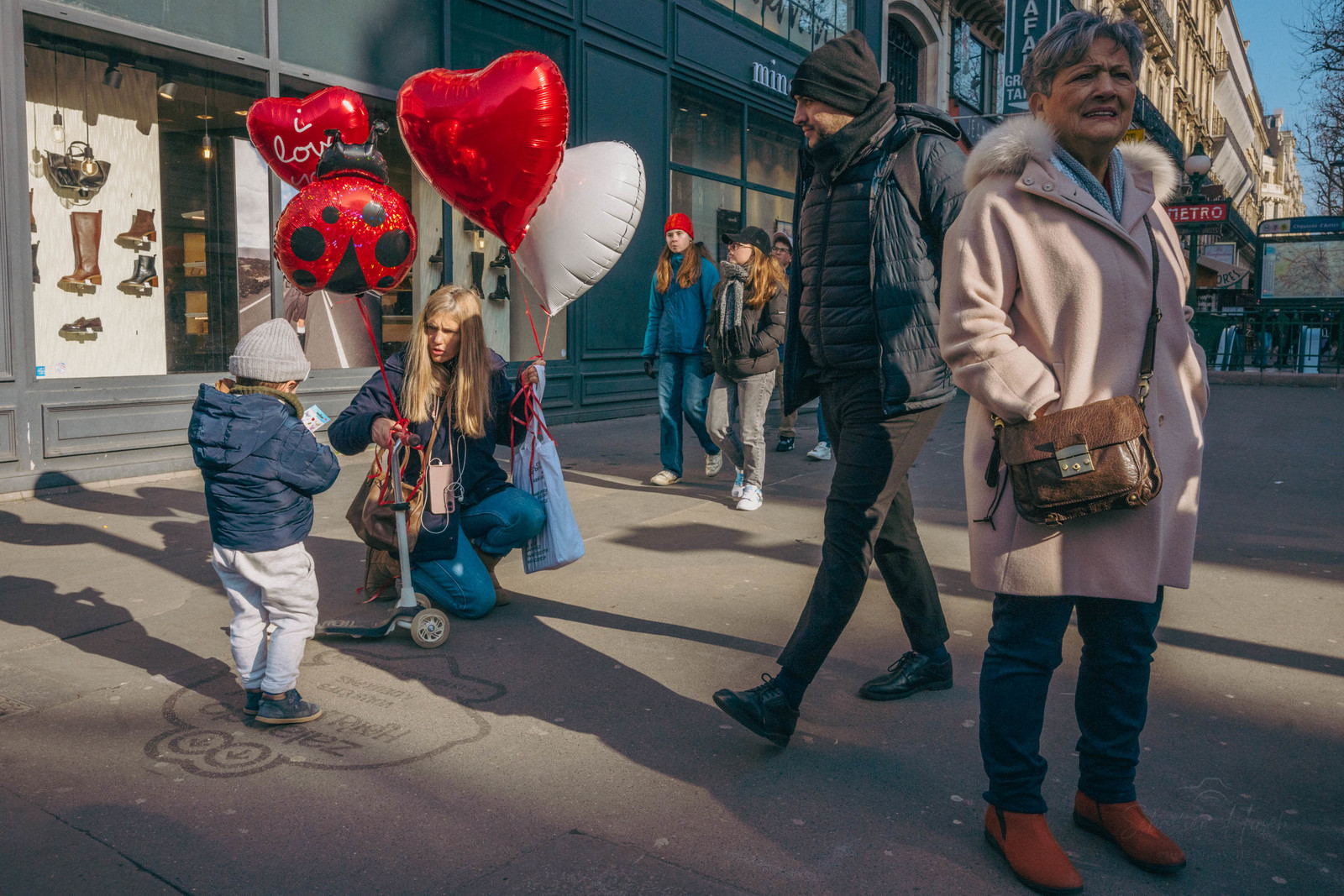 Des photographies en couleur, où les gens sont magnifiés par la lumière chaude du soleil