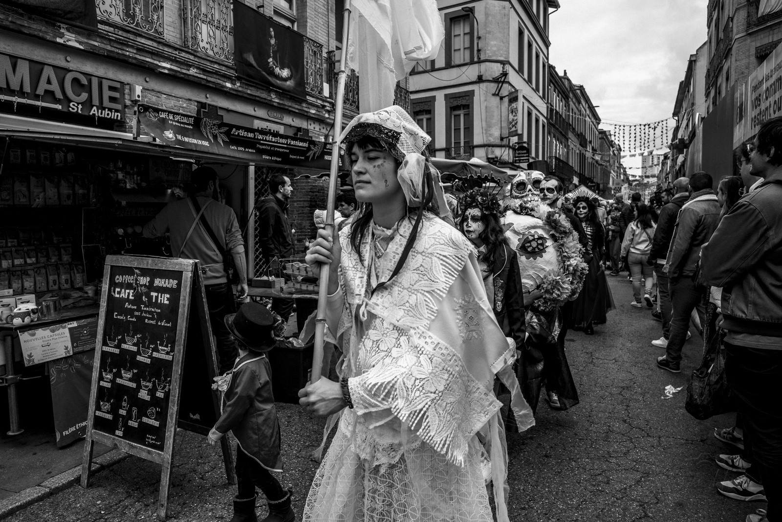 Des photographies en couleur, où les gens sont magnifiés par la lumière chaude du soleil