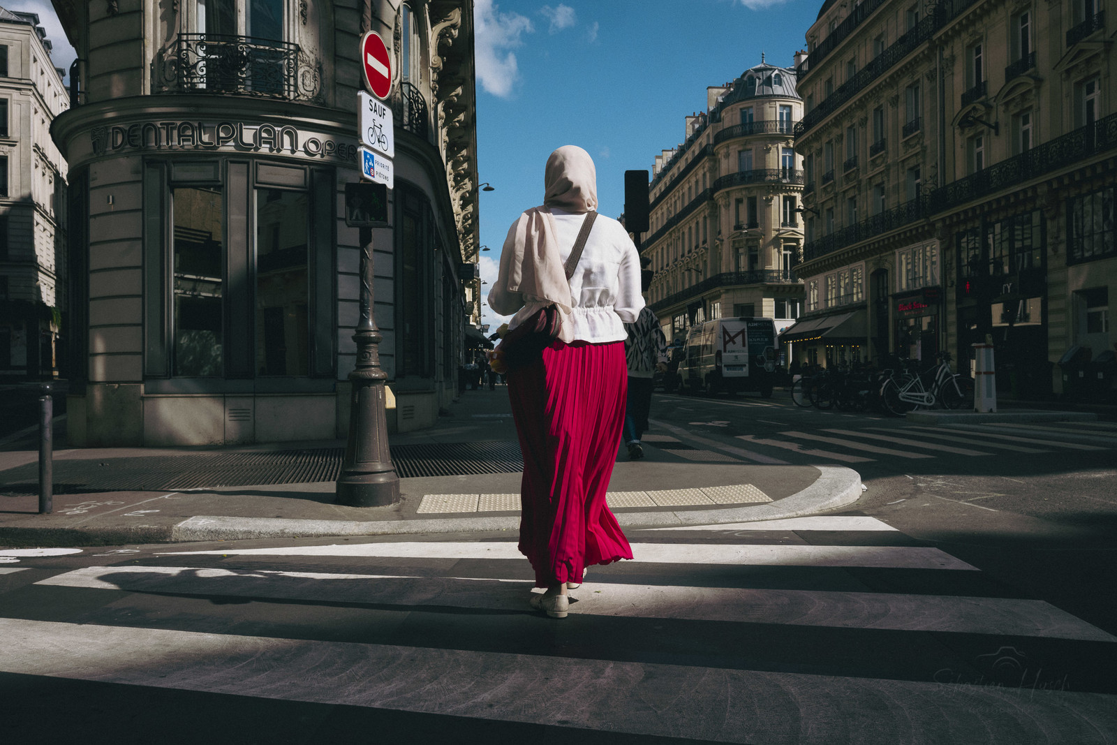 Des photographies en couleur, où les gens sont magnifiés par la lumière chaude du soleil