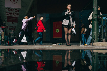 Des photographies en couleur, où les gens sont magnifiés par la lumière chaude du soleil