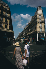 Des photographies en couleur, où les gens sont magnifiés par la lumière chaude du soleil