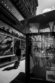Des photographies en couleur, où les gens sont magnifiés par la lumière chaude du soleil