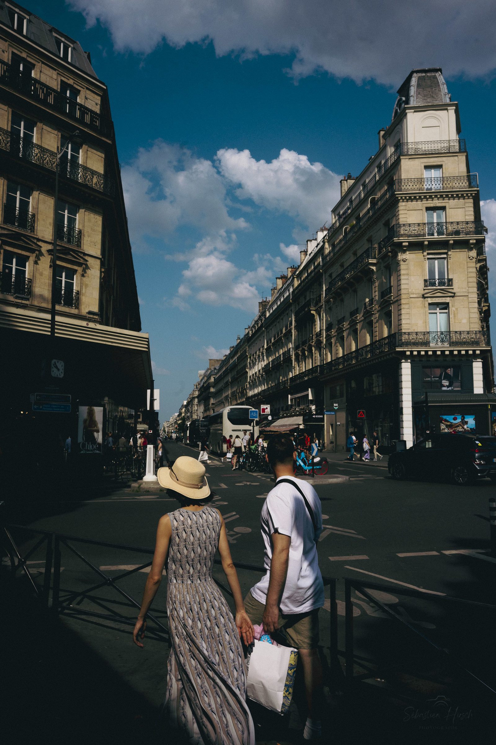Des photographies en couleur, où les gens sont magnifiés par la lumière chaude du soleil